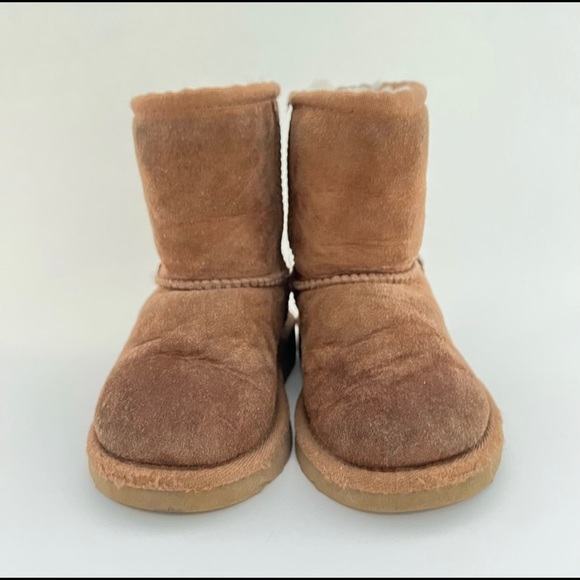 Children’s Uggs - Picture 2 of 5